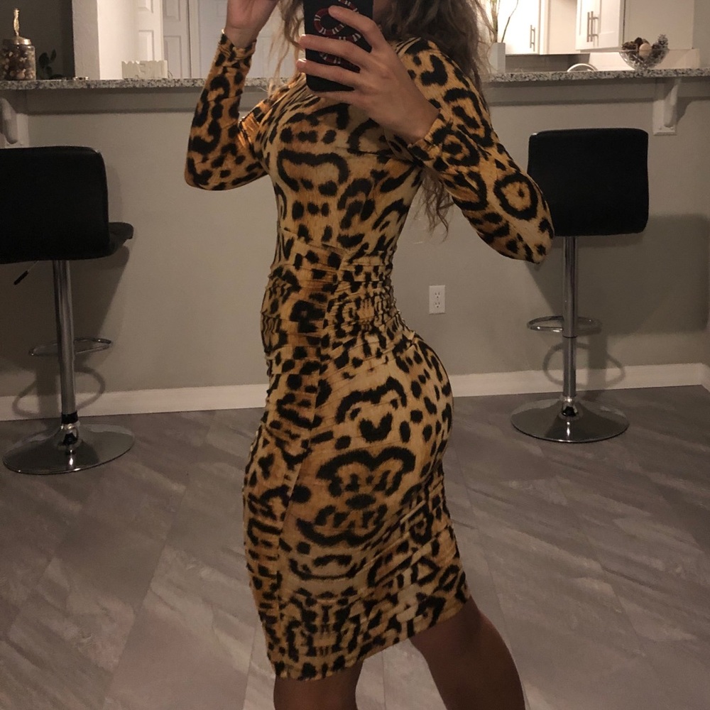Leopard Dress 🐆 - Picture 3 of 8
